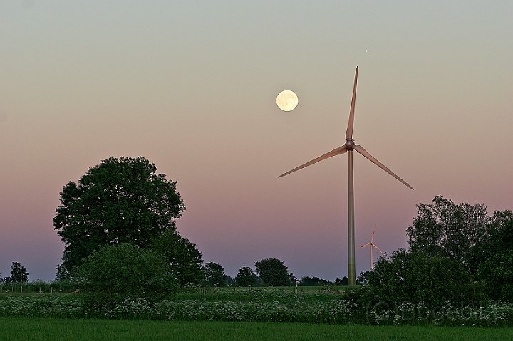 Vindkraft-fullmåne.jpg