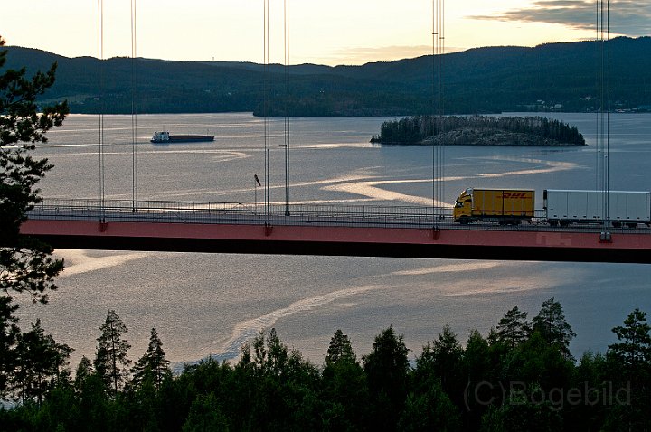 Högakustenbron.jpg