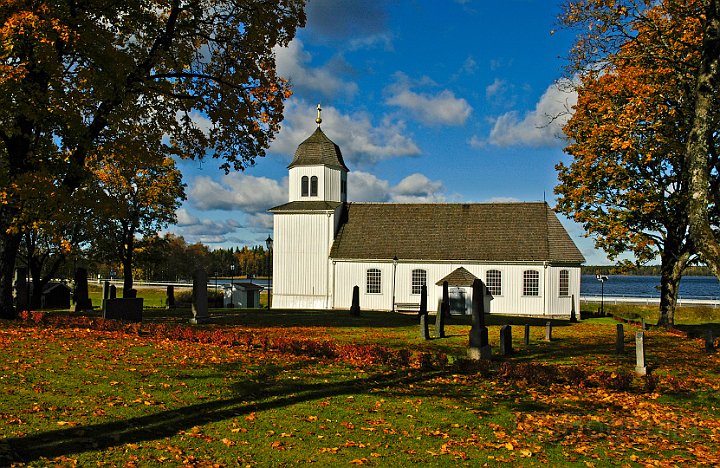 Strängsered-kyrka.jpg